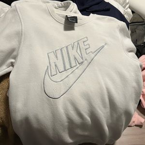 White Nike Crewneck Womens